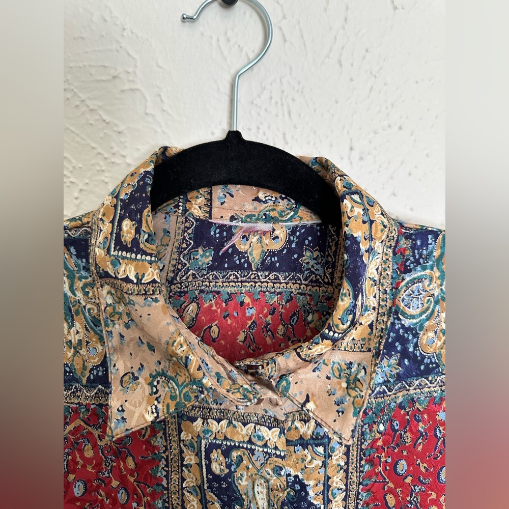 VINTAGE BUTTON DOWN - Picture 3 of 5